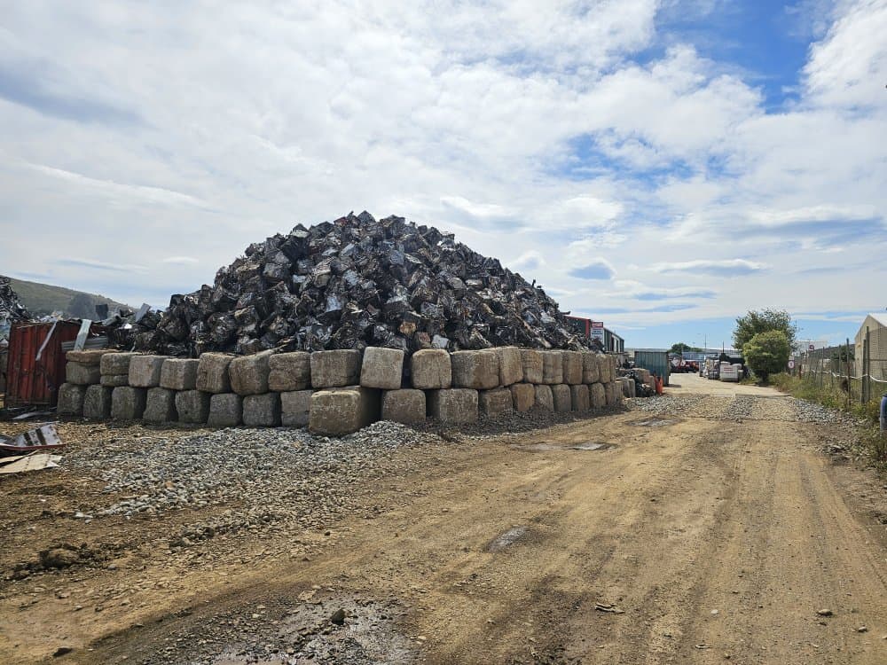 Recycling stockpile with concrete block support walls