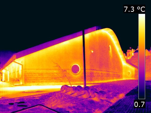 Thermal image showing cold air infiltration streaks at wall-floor junction, building envelope inspection NZ 